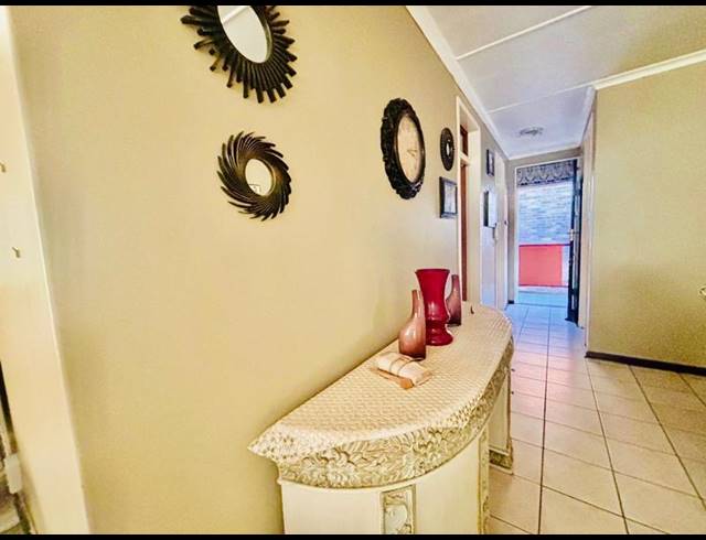 1 BEDROOM APARTMENT FOR SALE IN VANDERBIJLPARK CW 3